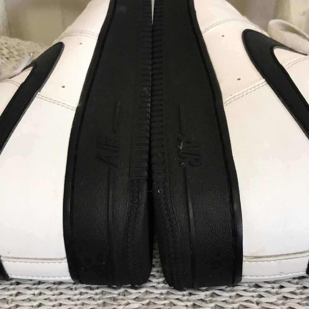 Nike Air Force 1 Low Black Sole